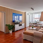 Priolo's Nest - Sunlit Retreat With Free Parking *