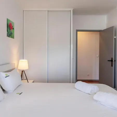 Priolo's Nest - Azoren Butler Bicas