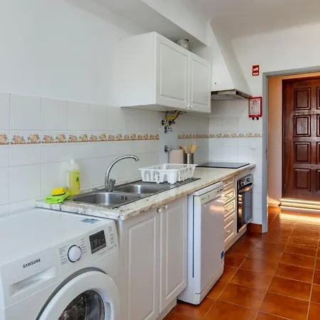 Priolo's Nest - Azoren Butler * Bicas