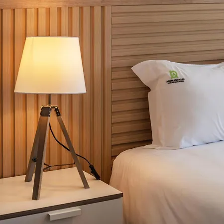 Daire Priolo's Nest - Sunlit Retreat With Free Parking *